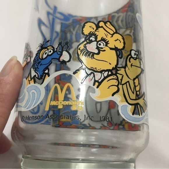McDonalds The Great Muppet Caper Miss Piggy glass - Picture 5 of 12